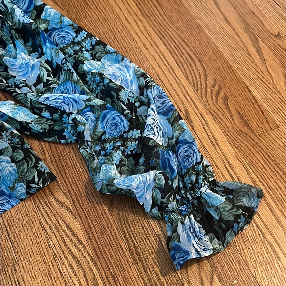 WAYF Floral Blue Women's Top - Picture 3 of 6